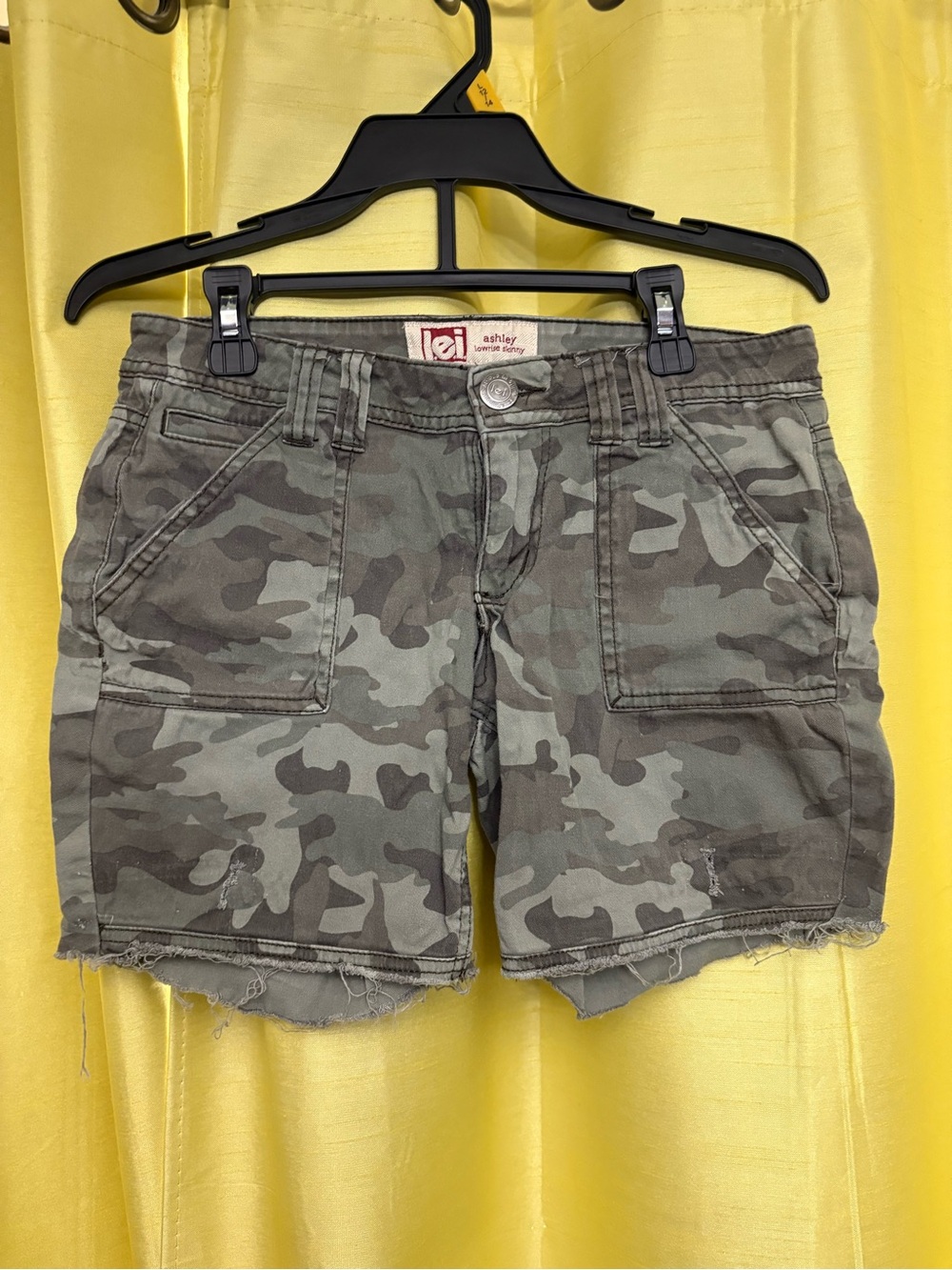 L.E.I Olive Green Camo Utility Cargo Shorts